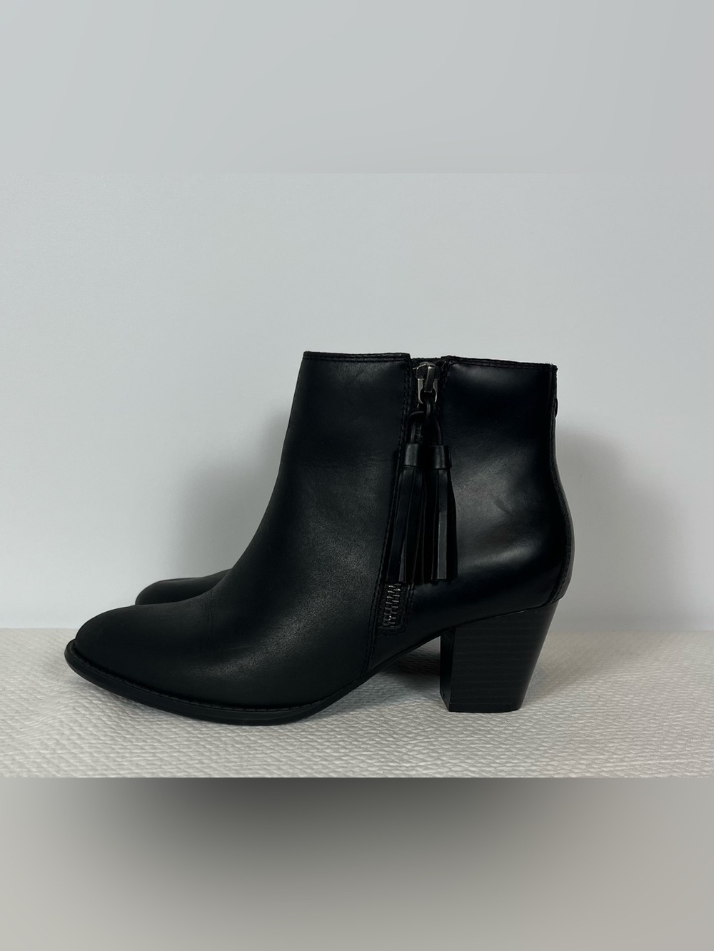 Vionic Madeline Weather-Resistant Black Ankle Booties Size 6.5